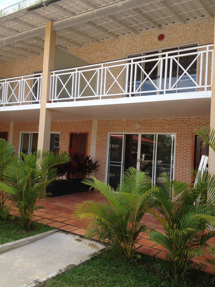 French Garden Resort シアヌークビル エクステリア 写真